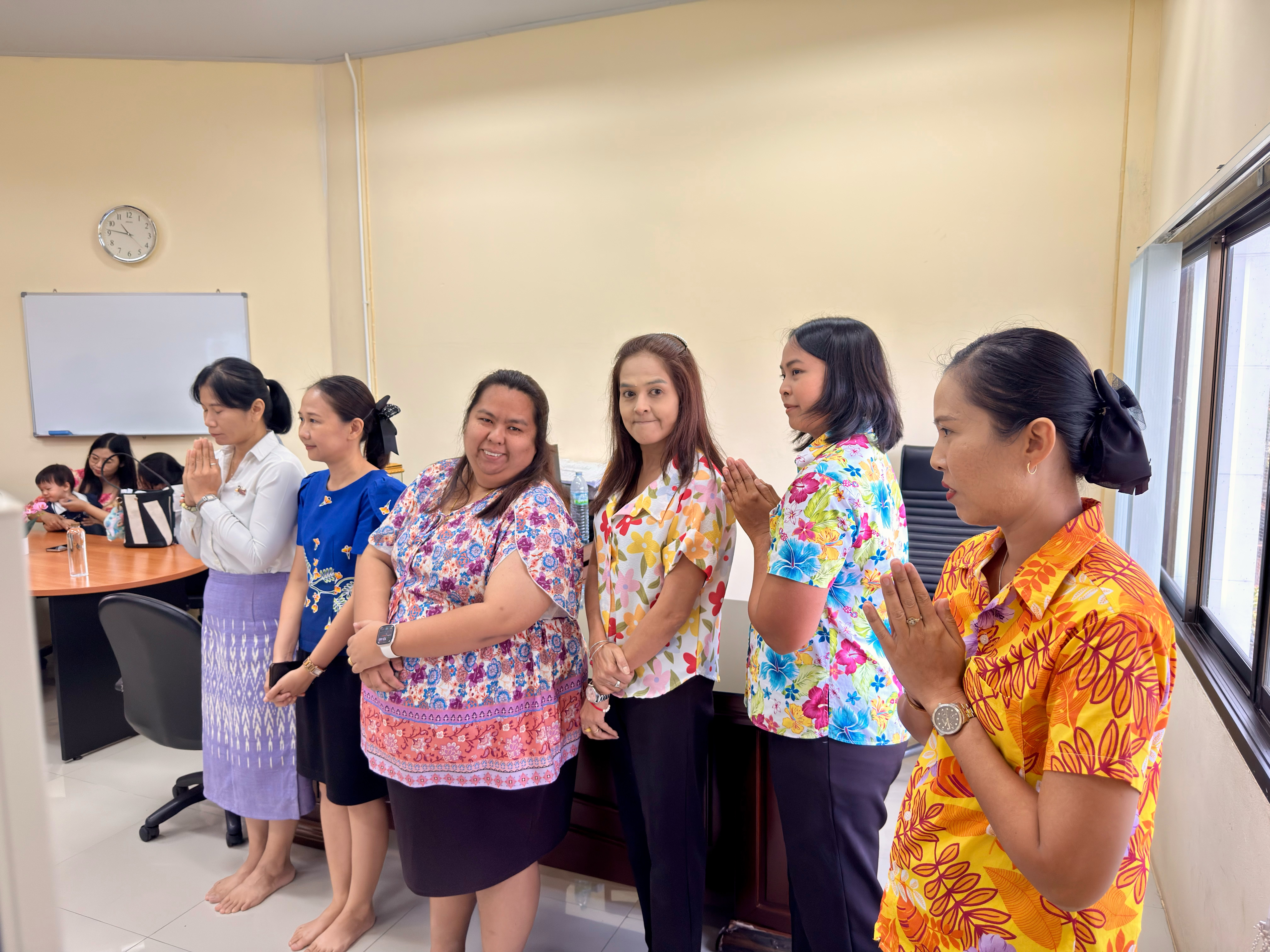 ภาพหมู่บุคลากร 2